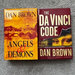 Dan Brown Book Set: Angels & Demons and The Da Vinci Code